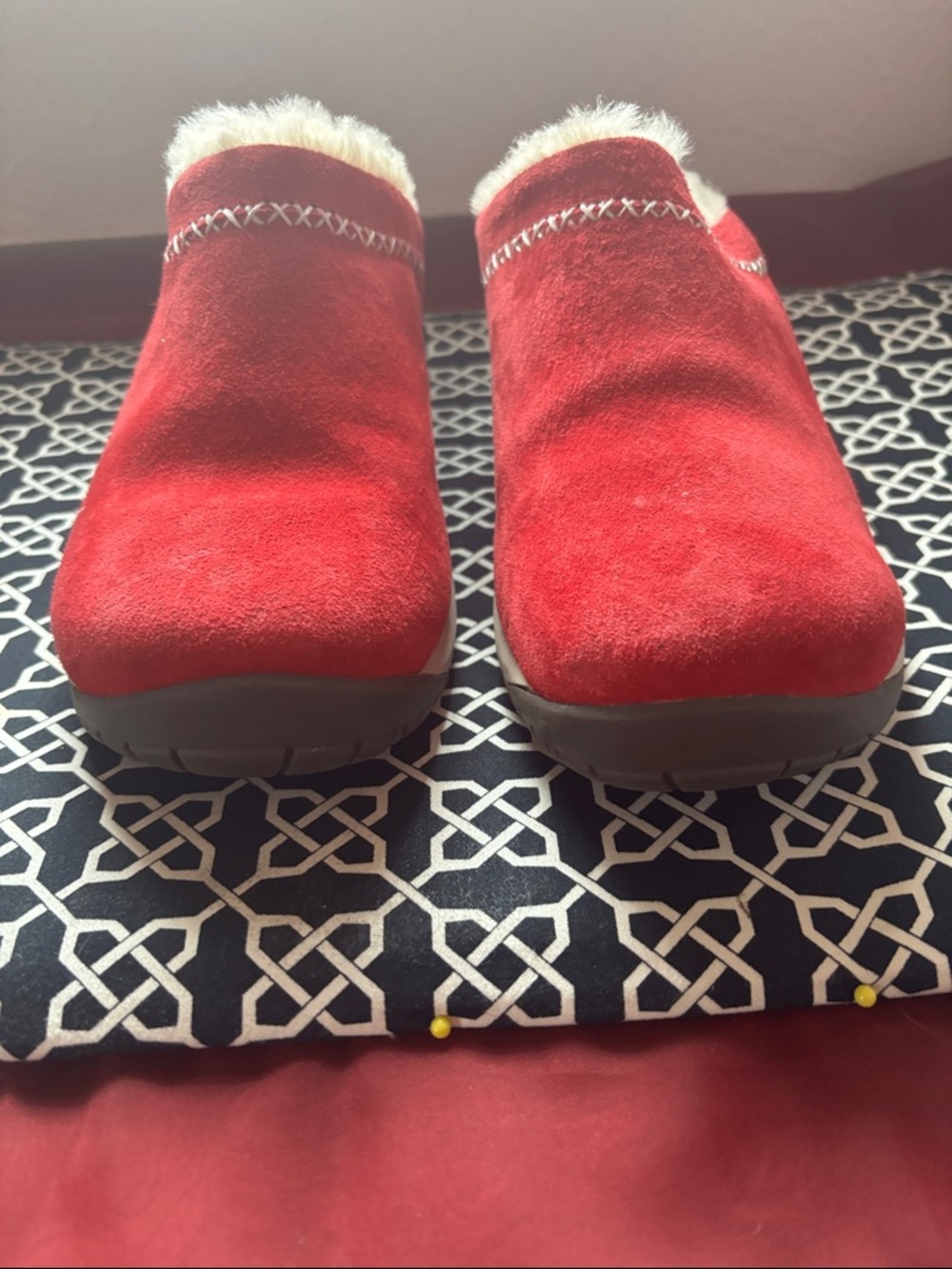 Merrell Red Suede Shearling Clogs - Picture 5 of 8